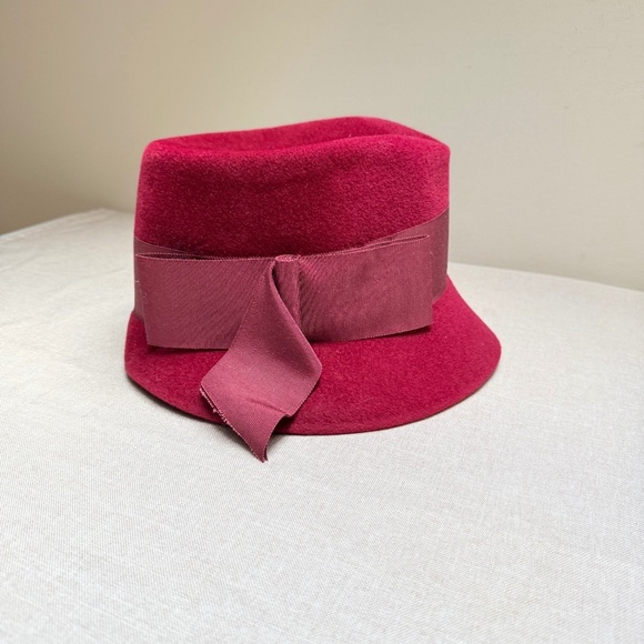 Peachbloom Accessories - Vintage Peachbloom Velour Red Bucket Hat With Gross Grain Ribbon